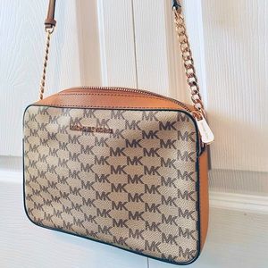 Micheal Kors | Jet Set MK Signature Crossbody Bag